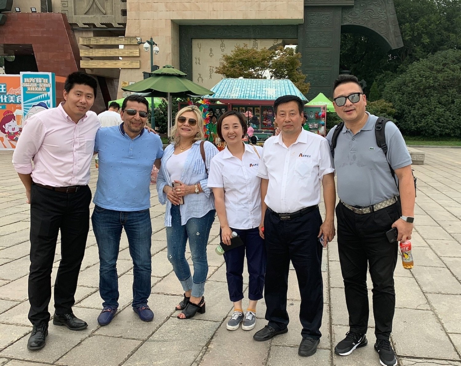 EXPOMAX team with international customers